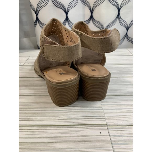 Dolcetta Women’s High Heel - Picture 3 of 10